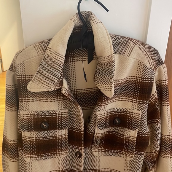 Bb Dakota fall shacket.  Brown and beige size large. - Picture 2 of 10